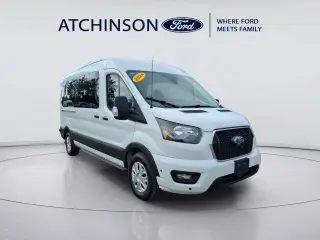 Ford Transit 2024 350 XL 3 puertas LWB Techon Rojo Mediano Furgón de Pasajeros