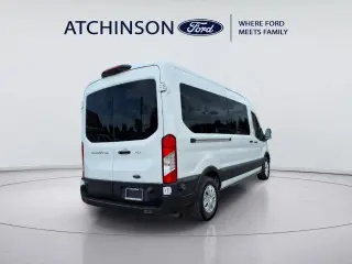 Ford Transit 2024 350 XL 3 puertas LWB Techon Rojo Mediano Furgón de Pasajeros