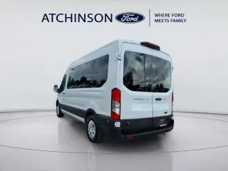 Ford Transit 2024 350 XL 3 puertas LWB Techon Rojo Mediano Furgón de Pasajeros