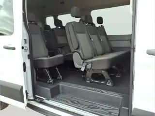 Ford Transit 2024 350 XL 3 puertas LWB Techon Rojo Mediano Furgón de Pasajeros
