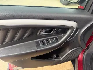 Sedán Ford Taurus 2018 AWD SEL 4 puertas