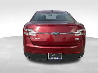 Sedán Ford Taurus 2018 AWD SEL 4 puertas