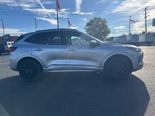 Ford Escape 2024 con tracción en las cuatro ruedas ST-Line Elite de 4 puertas SUV
