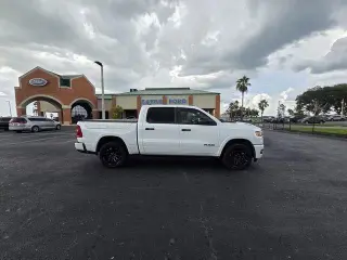 Ram 1500 2025 4x4 Limited Cabina Tripullero 4 puertas 5.6 pies SB Pickup