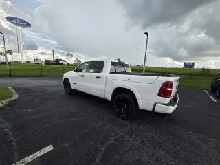 Ram 1500 2025 4x4 Limited Cabina Tripullero 4 puertas 5.6 pies SB Pickup