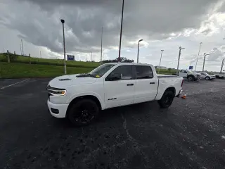 Ram 1500 2025 4x4 Limited Cabina Tripullero 4 puertas 5.6 pies SB Pickup