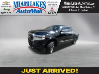 Camioneta Ram 1500 2020 4x2 Limited de 4 puertas, cabina doble y caja corta de 5.6 pies