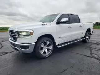 Ram 1500 2023 4x4 Laramie de 4 puertas Crew Cab con caja corta de 5.6 pies