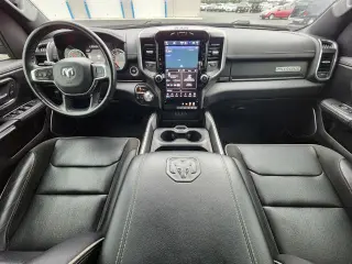 Ram 1500 2023 4x4 Laramie de 4 puertas Crew Cab con caja corta de 5.6 pies