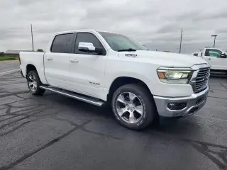 Ram 1500 2023 4x4 Laramie de 4 puertas Crew Cab con caja corta de 5.6 pies