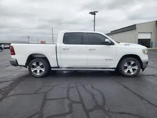 Ram 1500 2023 4x4 Laramie de 4 puertas Crew Cab con caja corta de 5.6 pies