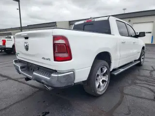 Ram 1500 2023 4x4 Laramie de 4 puertas Crew Cab con caja corta de 5.6 pies