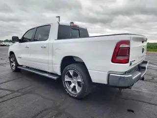 Ram 1500 2023 4x4 Laramie de 4 puertas Crew Cab con caja corta de 5.6 pies