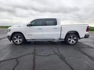 Ram 1500 2023 4x4 Laramie de 4 puertas Crew Cab con caja corta de 5.6 pies