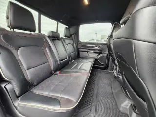 Ram 1500 2023 4x4 Laramie de 4 puertas Crew Cab con caja corta de 5.6 pies