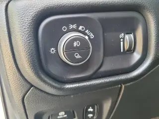 Ram 1500 2022 4x4 Rebel de 4 puertas, cabina doble, batea corta de 5.6 pies