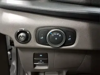 Ford Transit 2022 350 XL 3 puertas LWB Furgoneta de pasajeros de techo medio