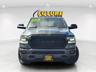 Camioneta Ram 1500 2021 4x4 Big Horn de 4 puertas, cabina doble (Crew Cab) y caja corta de 5.6 pies