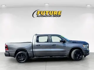 Camioneta Ram 1500 2021 4x4 Big Horn de 4 puertas, cabina doble (Crew Cab) y caja corta de 5.6 pies