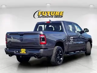 Camioneta Ram 1500 2021 4x4 Big Horn de 4 puertas, cabina doble (Crew Cab) y caja corta de 5.6 pies