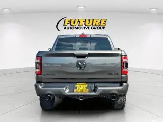 Camioneta Ram 1500 2021 4x4 Big Horn de 4 puertas, cabina doble (Crew Cab) y caja corta de 5.6 pies