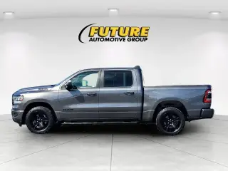 Camioneta Ram 1500 2021 4x4 Big Horn de 4 puertas, cabina doble (Crew Cab) y caja corta de 5.6 pies