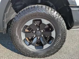 Camioneta Ram 1500 2019 4x4 Rebel de 4 puertas, cabina doble y batea de 5.6 pies
