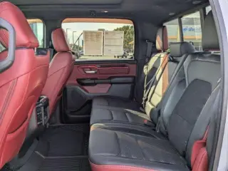 Camioneta Ram 1500 2019 4x4 Rebel de 4 puertas, cabina doble y batea de 5.6 pies