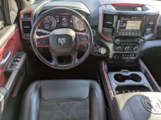 Camioneta Ram 1500 2019 4x4 Rebel de 4 puertas, cabina doble y batea de 5.6 pies