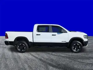 Camioneta Ram 1500 2019 4x4 Rebel de 4 puertas, cabina doble y batea de 5.6 pies