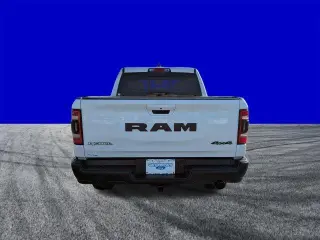 Camioneta Ram 1500 2019 4x4 Rebel de 4 puertas, cabina doble y batea de 5.6 pies