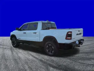 Camioneta Ram 1500 2019 4x4 Rebel de 4 puertas, cabina doble y batea de 5.6 pies