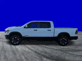 Camioneta Ram 1500 2019 4x4 Rebel de 4 puertas, cabina doble y batea de 5.6 pies