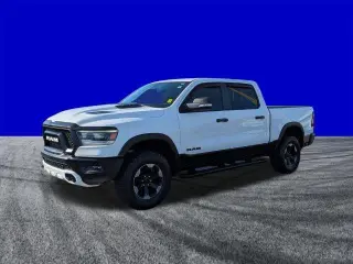 Camioneta Ram 1500 2019 4x4 Rebel de 4 puertas, cabina doble y batea de 5.6 pies