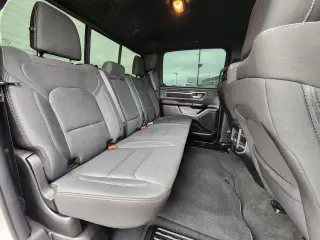 Ram 1500 2023 4x4 Big Horn 4puertas Cajón de tripulación 5.6 pies. SB Pickup