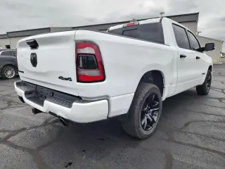 Ram 1500 2023 4x4 Big Horn 4puertas Cajón de tripulación 5.6 pies. SB Pickup