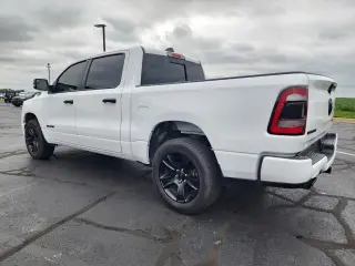 Ram 1500 2023 4x4 Big Horn 4puertas Cajón de tripulación 5.6 pies. SB Pickup