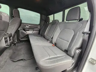 Ram 1500 2023 4x4 Big Horn 4puertas Cajón de tripulación 5.6 pies. SB Pickup