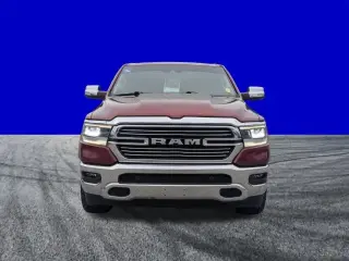 Ram 1500 2022 4x4 Laramie 4 puertas Crew Cab batea corta de 5.6 pies Pickup
