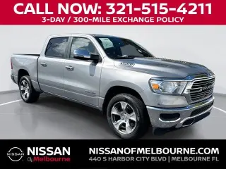 Ram 1500 2024 4x2 Laramie Cabina Dobrada 4 puertas 5.6 ft. SB Camioneta
