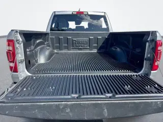 Ram 1500 2024 4x2 Laramie Cabina Dobrada 4 puertas 5.6 ft. SB Camioneta