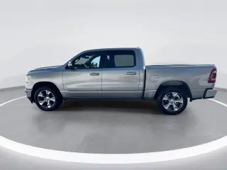 Ram 1500 2024 4x2 Laramie Cabina Dobrada 4 puertas 5.6 ft. SB Camioneta