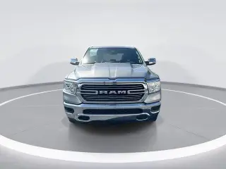 Ram 1500 2024 4x2 Laramie Cabina Dobrada 4 puertas 5.6 ft. SB Camioneta