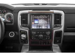 Ram 1500 2015 4x4 Laramie cabina doble de 4 puertas batea corta de 1.7 m