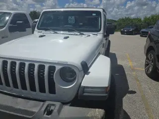 Jeep Gladiator 2023 4x4 Willys Sport 4 puertas Cabina tripulación 5.0 pies. SB