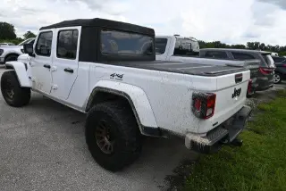 Jeep Gladiator 2023 4x4 Willys Sport 4 puertas Cabina tripulación 5.0 pies. SB