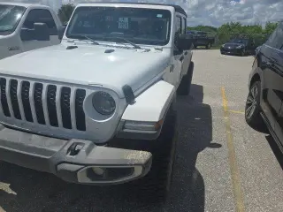 Jeep Gladiator 2023 4x4 Willys Sport 4 puertas Cabina tripulación 5.0 pies. SB