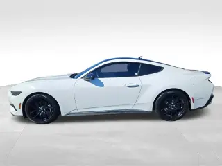 Ford Mustang 2024 EcoBoost Fastback de 2 puertas