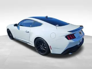 Ford Mustang 2024 EcoBoost Fastback de 2 puertas
