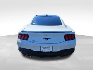 Ford Mustang 2024 EcoBoost Fastback de 2 puertas